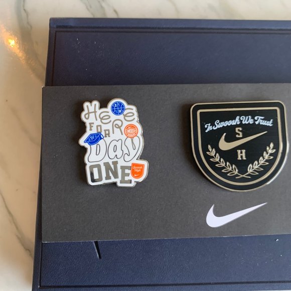 Nike Notebook + Pin set - Picture 5 of 8